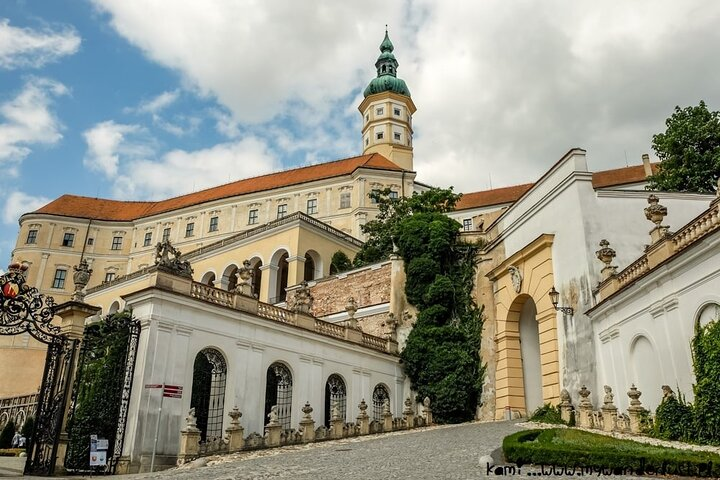 Transfer from Prague to Vienna with optional stopover in Mikulov - Photo 1 of 12